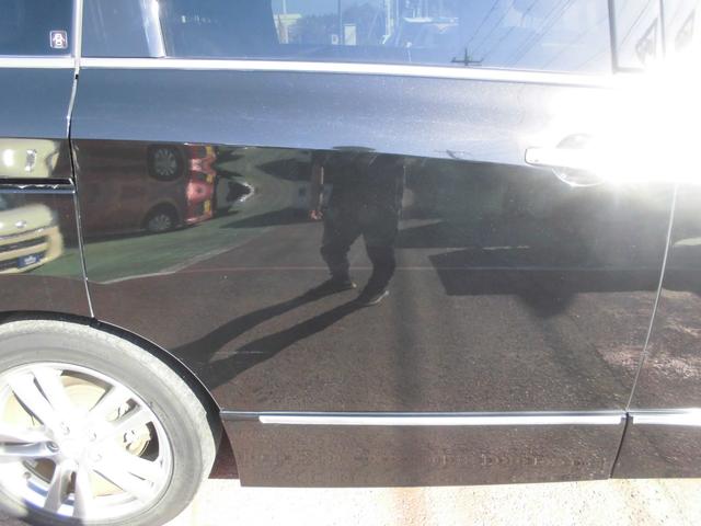 エルグランド ２５０ハイウェイスター　切替式４ＷＤ　７人乗り　純正ナビ　全方位アラウンドビューカメラ　純天井モニター　左右パワースライドドア　ＥＴＣ　ＨＩＤ　スマートキー　専用コンビレザー風シート　タイヤ４本新品（63枚目）