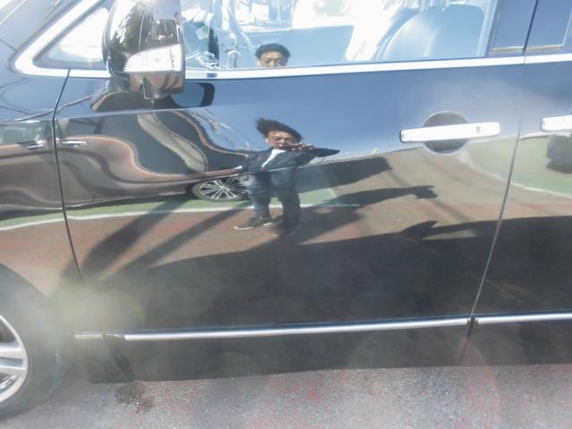 エルグランド ２５０ハイウェイスター　切替式４ＷＤ　７人乗り　純正ナビ　全方位アラウンドビューカメラ　純天井モニター　左右パワースライドドア　ＥＴＣ　ＨＩＤ　スマートキー　専用コンビレザー風シート　タイヤ４本新品（68枚目）