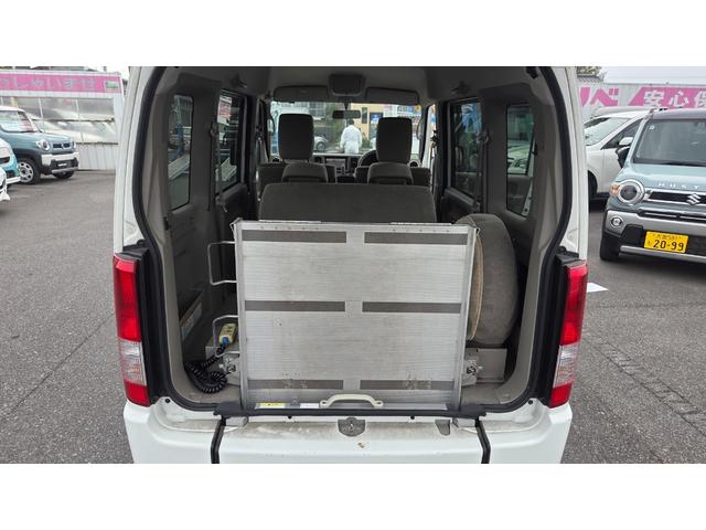 エブリイワゴン 　車いす移動車　後部電動固定　リヤシート付　（ＡＢＡ－ＤＡ６４Ｗ改）　コラムオートマ　ナビＴＶ　キーレス（6枚目）