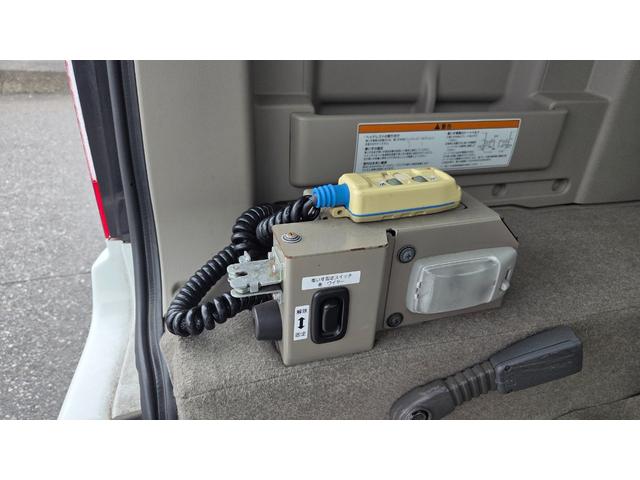 エブリイワゴン 　車いす移動車　後部電動固定　リヤシート付　（ＡＢＡ－ＤＡ６４Ｗ改）　コラムオートマ　ナビＴＶ　キーレス（8枚目）