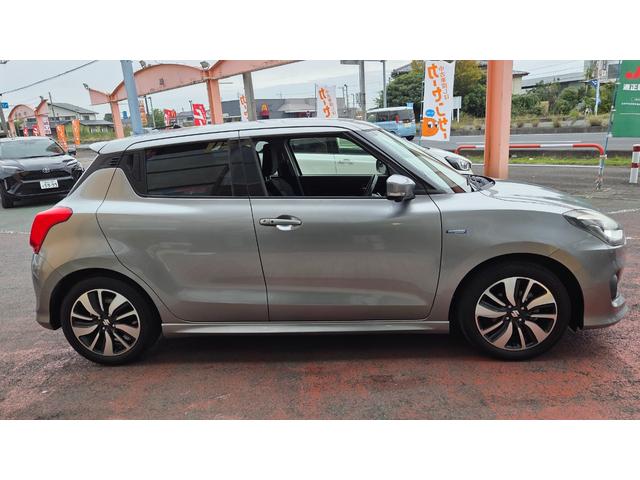 スイフト ハイブリッドＲＳ　ハブリッド　ナビＴＶ　アラウンドビューモニター　ＬＥＤヘッドライト　ＣＶＴ　運転席シートヒーター　革巻きステアリング（8枚目）