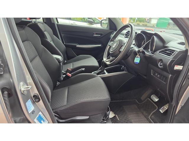 スイフト ハイブリッドＲＳ　ハブリッド　ナビＴＶ　アラウンドビューモニター　ＬＥＤヘッドライト　ＣＶＴ　運転席シートヒーター　革巻きステアリング（9枚目）