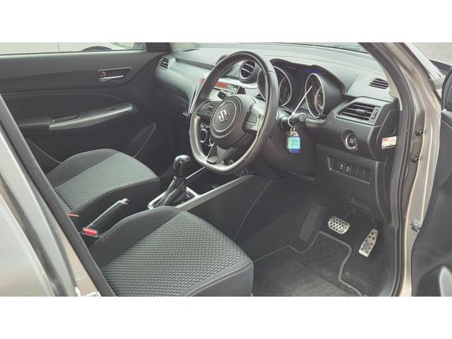 スイフト ハイブリッドＲＳ　ハブリッド　ナビＴＶ　アラウンドビューモニター　ＬＥＤヘッドライト　ＣＶＴ　運転席シートヒーター　革巻きステアリング（10枚目）