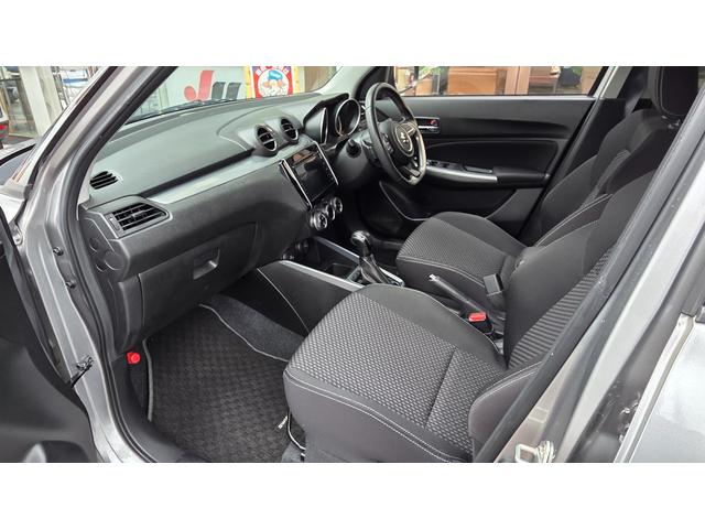 スイフト ハイブリッドＲＳ　ハブリッド　ナビＴＶ　アラウンドビューモニター　ＬＥＤヘッドライト　ＣＶＴ　運転席シートヒーター　革巻きステアリング（11枚目）