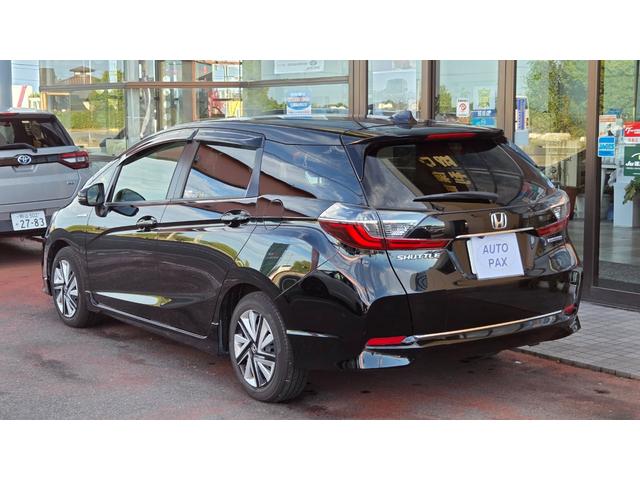 シャトル ハイブリッドＸ　ホンダセンシング　純正ナビＴＶ　バックカメラ　ＥＴＣ　ドラレコ　アダプティブクルーズコントロール　レーンキープアシスト　ＬＥＤヘッドライト　革巻きステアリング　パドルシフト（6枚目）