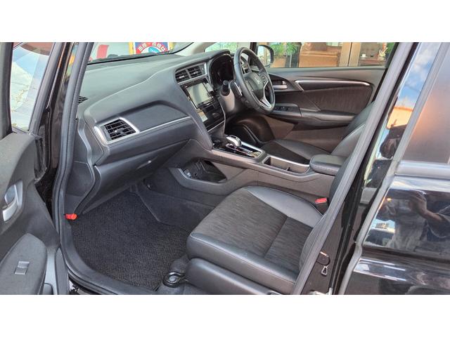 シャトル ハイブリッドＸ　ホンダセンシング　純正ナビＴＶ　バックカメラ　ＥＴＣ　ドラレコ　アダプティブクルーズコントロール　レーンキープアシスト　ＬＥＤヘッドライト　革巻きステアリング　パドルシフト（11枚目）