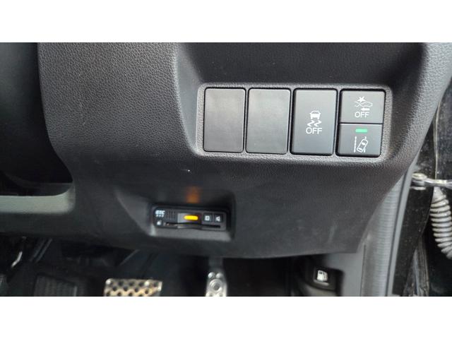 シャトル ハイブリッドＸ　ホンダセンシング　純正ナビＴＶ　バックカメラ　ＥＴＣ　ドラレコ　アダプティブクルーズコントロール　レーンキープアシスト　ＬＥＤヘッドライト　革巻きステアリング　パドルシフト（17枚目）