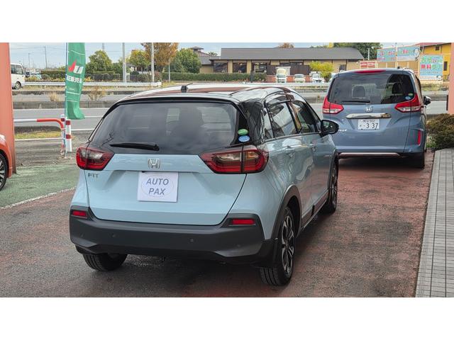 フィット クロスター　純正ナビＴＶ　バックカメラ　前後ドラレコ　ＥＴＣ　ホンダセンシング　ＬＥＤヘッドライト　純正ＡＷ　スマートキー　レーンキープアシスト　アダプティブクルーズコントロール（7枚目）