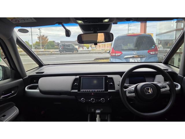 フィット クロスター　純正ナビＴＶ　バックカメラ　前後ドラレコ　ＥＴＣ　ホンダセンシング　ＬＥＤヘッドライト　純正ＡＷ　スマートキー　レーンキープアシスト　アダプティブクルーズコントロール（9枚目）