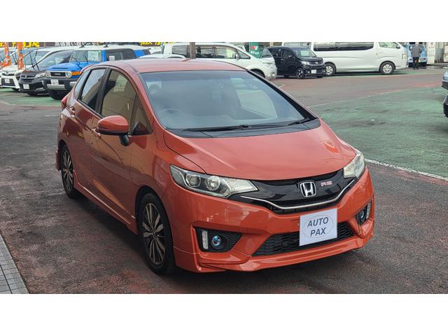 フィット ＲＳ　６速ＭＴ　純正エアロ　無限マフラー　純正ナビＴＶ　ＥＴＣ　前後ドラレコ　オートクルーズ　ＬＥＤヘットライト　ＡＷ　フォグランプ　プッシュスタート　キーレス（5枚目）