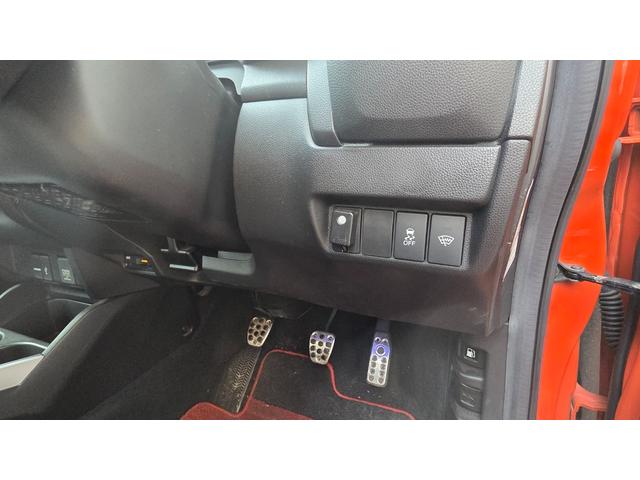 フィット ＲＳ　６速ＭＴ　純正エアロ　無限マフラー　純正ナビＴＶ　ＥＴＣ　前後ドラレコ　オートクルーズ　ＬＥＤヘットライト　ＡＷ　フォグランプ　プッシュスタート　キーレス（12枚目）