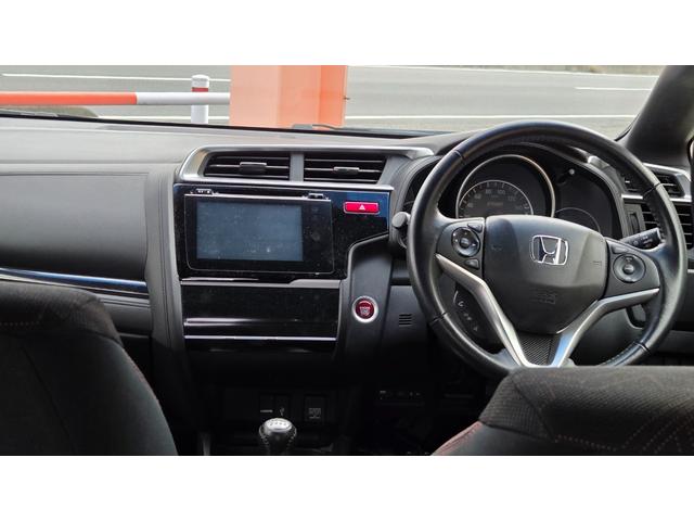 フィット ＲＳ　６速ＭＴ　純正エアロ　無限マフラー　純正ナビＴＶ　ＥＴＣ　前後ドラレコ　オートクルーズ　ＬＥＤヘットライト　ＡＷ　フォグランプ　プッシュスタート　キーレス（13枚目）