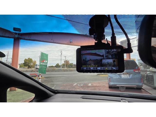 フィット ＲＳ　６速ＭＴ　純正エアロ　無限マフラー　純正ナビＴＶ　ＥＴＣ　前後ドラレコ　オートクルーズ　ＬＥＤヘットライト　ＡＷ　フォグランプ　プッシュスタート　キーレス（18枚目）