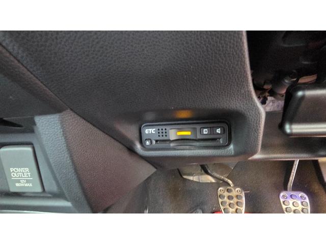 フィット ＲＳ　６速ＭＴ　純正エアロ　無限マフラー　純正ナビＴＶ　ＥＴＣ　前後ドラレコ　オートクルーズ　ＬＥＤヘットライト　ＡＷ　フォグランプ　プッシュスタート　キーレス（19枚目）