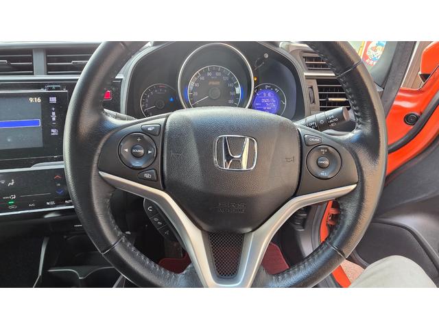 フィット ＲＳ　６速ＭＴ　純正エアロ　無限マフラー　純正ナビＴＶ　ＥＴＣ　前後ドラレコ　オートクルーズ　ＬＥＤヘットライト　ＡＷ　フォグランプ　プッシュスタート　キーレス（20枚目）