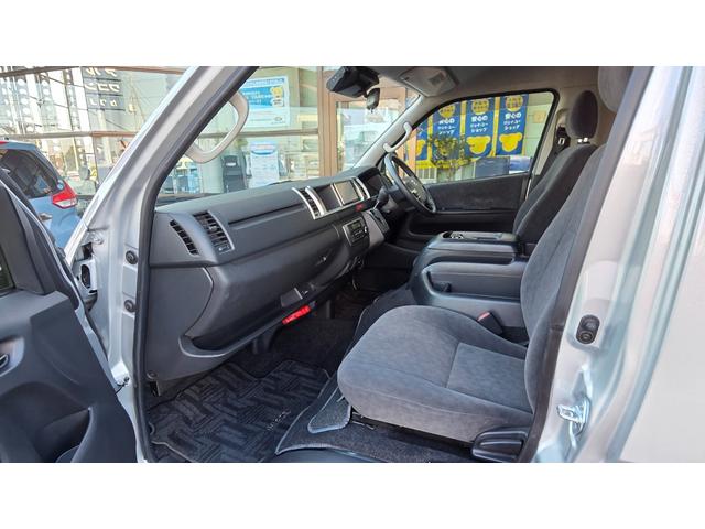 ハイエースワゴン ＧＬ　ガソリン車　純正ナビＴＶ　バックカメラ　純正ドラレコ　車線逸脱防止機能　オートハイビーム　衝突軽減ブレーキ　コーナーセンサー　両側スライドドア　ＡＣ１００Ｖコンセント　３列目シート跳ね上げ式（10枚目）