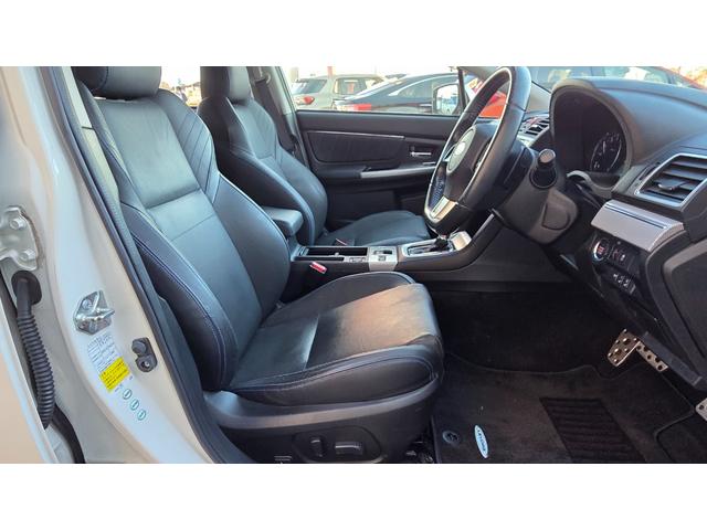 レヴォーグ １．６ＧＴ－Ｓアイサイト　４ＷＤ　ターボ　純正ナビ　バックカメラ　シートヒーター　革巻きステアリング　パドルシフト　レザーシート　パワーシート　アイサイト　アダプティブクルーズコントロール　レーンキープアシスト　ＬＥＤ（10枚目）