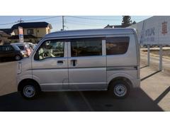 室内展示車もございます！商談ルームも充実しておりますのでお気軽にお立ち寄り下さい♪ 4
