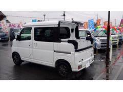 室内展示車もございます！商談ルームも充実しておりますのでお気軽にお立ち寄り下さい♪ 6