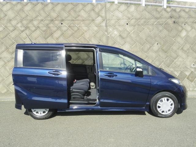 フリード G エアロ Lパッケージ 禁煙車/電動スライドドア/ISOFIX付/ナビ/バックカメラ/ETC/HIDヘッドライト/3列シート7人乗り/DVD再生/CD(17枚目)