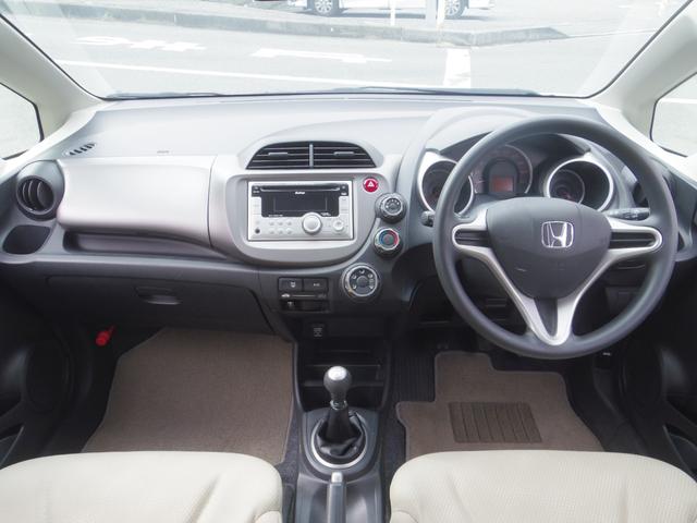 フィット Ｇ　５速マニュアル／走行１．８万キロ／禁煙車（3枚目）