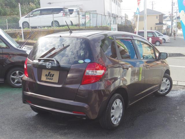 フィット Ｇ　５速マニュアル／走行１．８万キロ／禁煙車（8枚目）