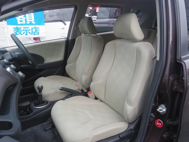 フィット Ｇ　５速マニュアル／走行１．８万キロ／禁煙車（14枚目）