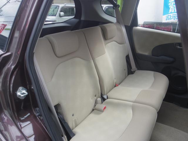 フィット Ｇ　５速マニュアル／走行１．８万キロ／禁煙車（15枚目）