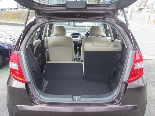 フィット Ｇ　５速マニュアル／走行１．８万キロ／禁煙車（18枚目）