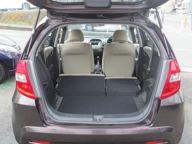 フィット Ｇ　５速マニュアル／走行１．８万キロ／禁煙車（19枚目）