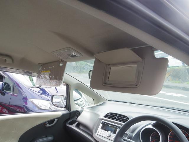 フィット Ｇ　５速マニュアル／走行１．８万キロ／禁煙車（21枚目）