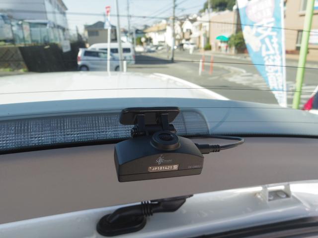 マークＸジオ ２４０Ｆ　禁煙車／前後ドライブレコーダー／ナビ／バックカメラ／ＥＴＣ／スマートキー／プッシュスタート／ＨＩＤヘッドライト／純正アルミホイール／３列シート／７人乗り（6枚目）