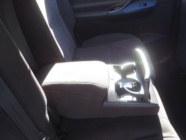 マークＸジオ ２４０Ｆ　禁煙車／前後ドライブレコーダー／ナビ／バックカメラ／ＥＴＣ／スマートキー／プッシュスタート／ＨＩＤヘッドライト／純正アルミホイール／３列シート／７人乗り（24枚目）