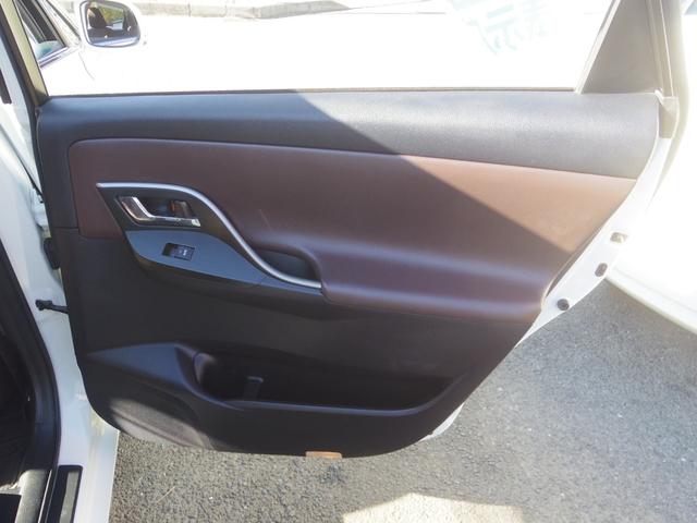 マークＸジオ ２４０Ｆ　禁煙車／前後ドライブレコーダー／ナビ／バックカメラ／ＥＴＣ／スマートキー／プッシュスタート／ＨＩＤヘッドライト／純正アルミホイール／３列シート／７人乗り（33枚目）