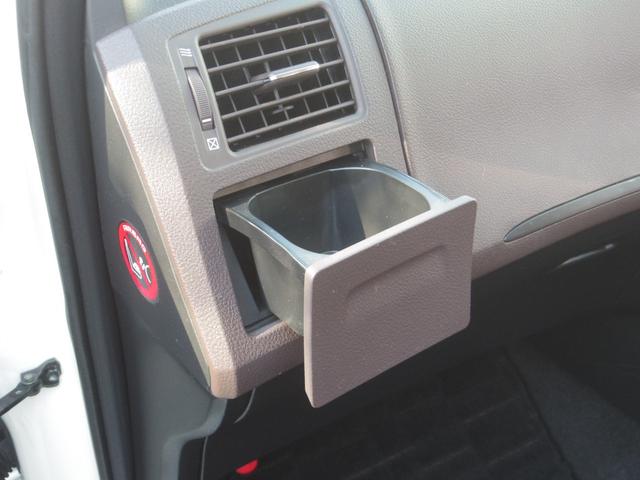 マークＸジオ ２４０Ｆ　禁煙車／前後ドライブレコーダー／ナビ／バックカメラ／ＥＴＣ／スマートキー／プッシュスタート／ＨＩＤヘッドライト／純正アルミホイール／３列シート／７人乗り（40枚目）