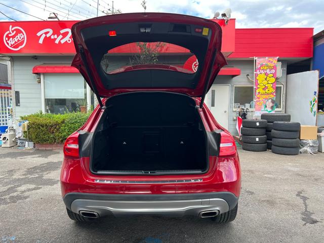 ＧＬＡクラス ＧＬＡ２５０　４マチック　ガラスルーフ　ハーフレザー電動シート　Ｂｌｕｅｔｏｏｔｈ　電動リアゲート　タイヤ新品交換　禁煙車　キー２個有　鑑定書付（10枚目）