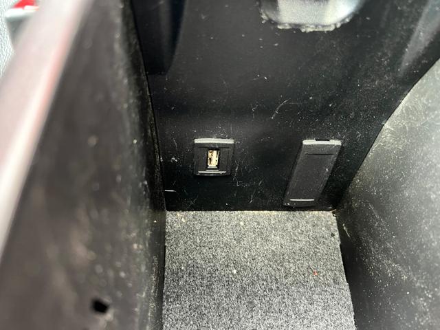 ＧＬＡクラス ＧＬＡ２５０　４マチック　ガラスルーフ　ハーフレザー電動シート　Ｂｌｕｅｔｏｏｔｈ　電動リアゲート　タイヤ新品交換　禁煙車　キー２個有　鑑定書付（27枚目）