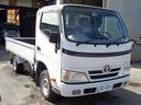 最大積載量1500Kg、4ナンバー、低床、10尺平ボディ、5速マニュアルガソリン車! 車両総重量3.5t未満。 普通免許運転可能車です。