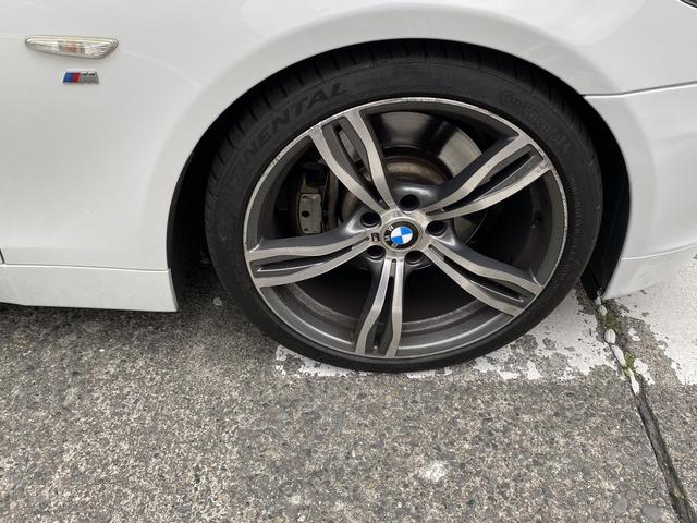 ５シリーズ ５４５ｉ　オートクルーズコントロール　ナビ　アルミホイール　オートライト　ＨＩＤ　サンルーフ　ＡＴ　盗難防止システム　パワーシート　革シート　ＣＤ　ＡＢＳ　エアコン　パワーステアリング　パワーウィンドウ（19枚目）