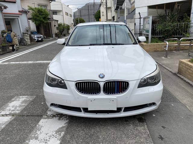 ５シリーズ ５４５ｉ　オートクルーズコントロール　ナビ　アルミホイール　オートライト　ＨＩＤ　サンルーフ　ＡＴ　盗難防止システム　パワーシート　革シート　ＣＤ　ＡＢＳ　エアコン　パワーステアリング　パワーウィンドウ（22枚目）