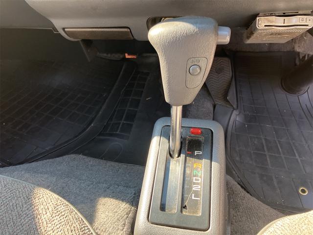 シフトレバー。ぜひ一度お客様の目で確認してください。