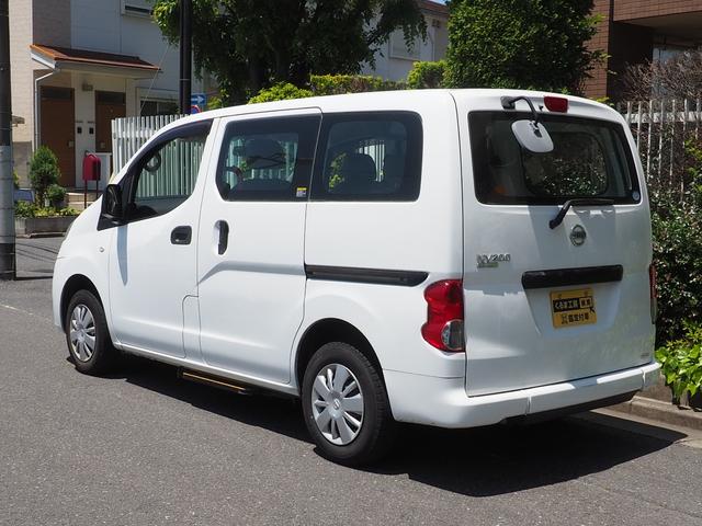 ＮＶ２００バネットバン 　福祉車両・手動スロープ・・車いす１名・７人乗り・車イス後退防止装置サード・電動車イス固定装置サード・左側スライドドア連動オートステップ・左右スライドドア・バックモニター・ＤＶＤ　ＣＤ　キーレス（22枚目）