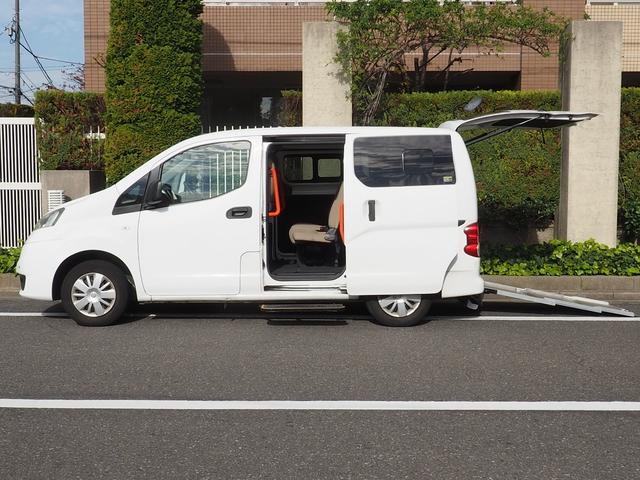 ＮＶ２００バネットバン 　福祉車両　スロープ　車いす１名６名乗車　後列後退防止装置　左スライドドア連動ステップ　オートステップ　電動固定装置　プライバシーガラス　リヤガラス小窓　前後コーナーセンサー付き　リヤークーラー付き（23枚目）