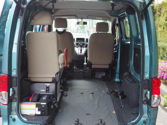 ＮＶ２００バネットバン 　福祉車両・手動スロープ・２台乗り・６人乗り・サイドオートステップ・電動ウィンチセカンド・無線ウィンチリモコン・車イス後退防止装置サード・ラッシングベルト・電動車イス固定装置サード　社外ナビ　ＥＴＣ（13枚目）