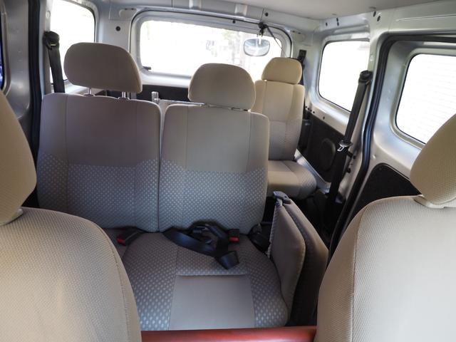 ＮＶ２００バネットバン 　福祉車両・手動スロープ・車いす１名・計７人乗・左側スライドドア連動オートステップ・アシストグリップ・キーレス・車イス後退防止ベルトサード・電動車イス固定装置サード（10枚目）