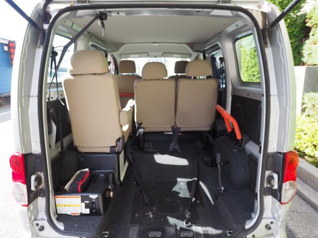ＮＶ２００バネットバン 　福祉車両・手動スロープ・車いす１名・計７人乗・左側スライドドア連動オートステップ・アシストグリップ・キーレス・車イス後退防止ベルトサード・電動車イス固定装置サード（11枚目）