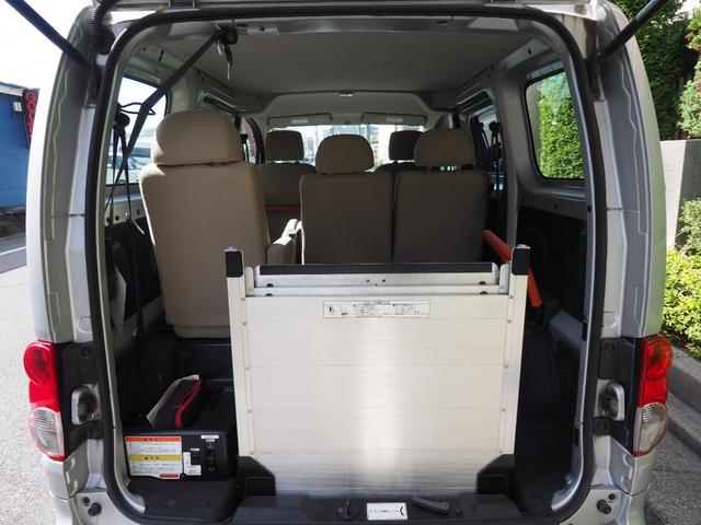 ＮＶ２００バネットバン 　福祉車両・手動スロープ・車いす１名・計７人乗・左側スライドドア連動オートステップ・アシストグリップ・キーレス・車イス後退防止ベルトサード・電動車イス固定装置サード（12枚目）