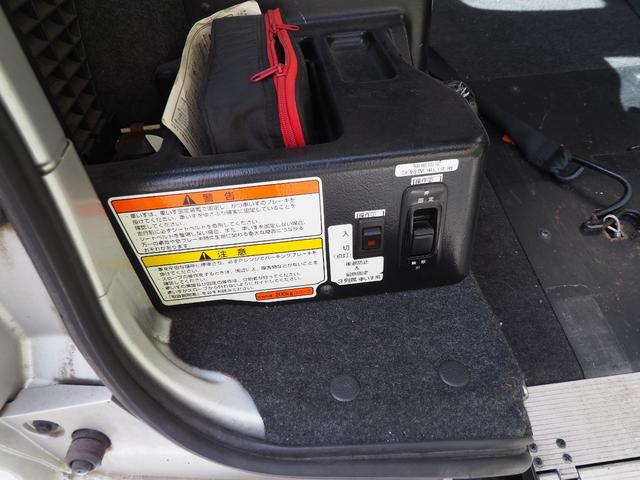 ＮＶ２００バネットバン 　福祉車両・手動スロープ・車いす１名・計７人乗・左側スライドドア連動オートステップ・アシストグリップ・キーレス・車イス後退防止ベルトサード・電動車イス固定装置サード（13枚目）