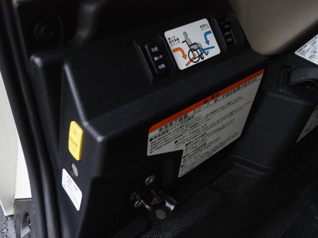 シエンタ Ｘ　ウェルキャブ　車いす仕様車　タイプＩ　助手席側セカンドシート付　スローパー　車いす１名　社外ナビ　１セグＴＶ　バックカメラ　ドラレコ　ＥＴＣ（9枚目）