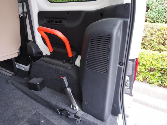 ＮＶ２００バネットバン 　福祉車両・手動スロープ・車いす１名・計７人乗・リヤクーラー・左側スライドドア連動オートステップ・アシストグリップ・スマートキー・車イス後退防止ベルトサード・電動車イス固定装置サード（11枚目）